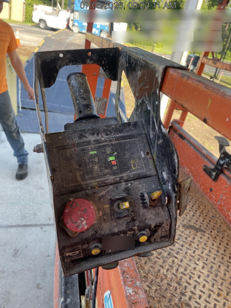2021 JLG ES1932