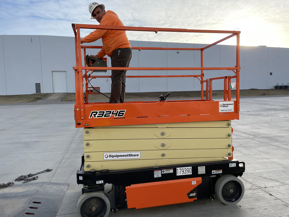 2021 JLG R3246