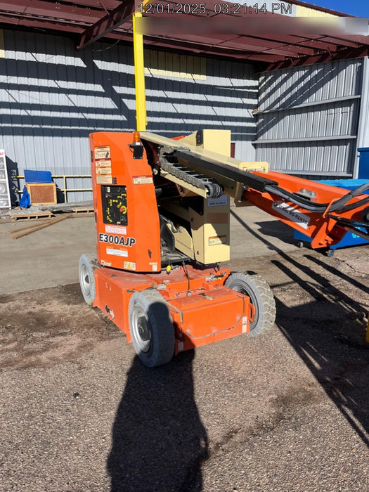 2019 JLG E300AJP
