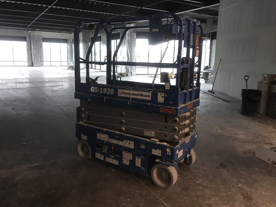 2019 Genie GS-1930 Fixed rails with chain Entry