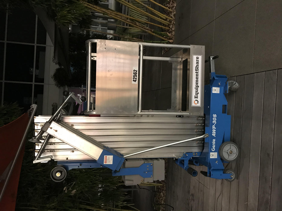 2019 GENIE AWP-30S
