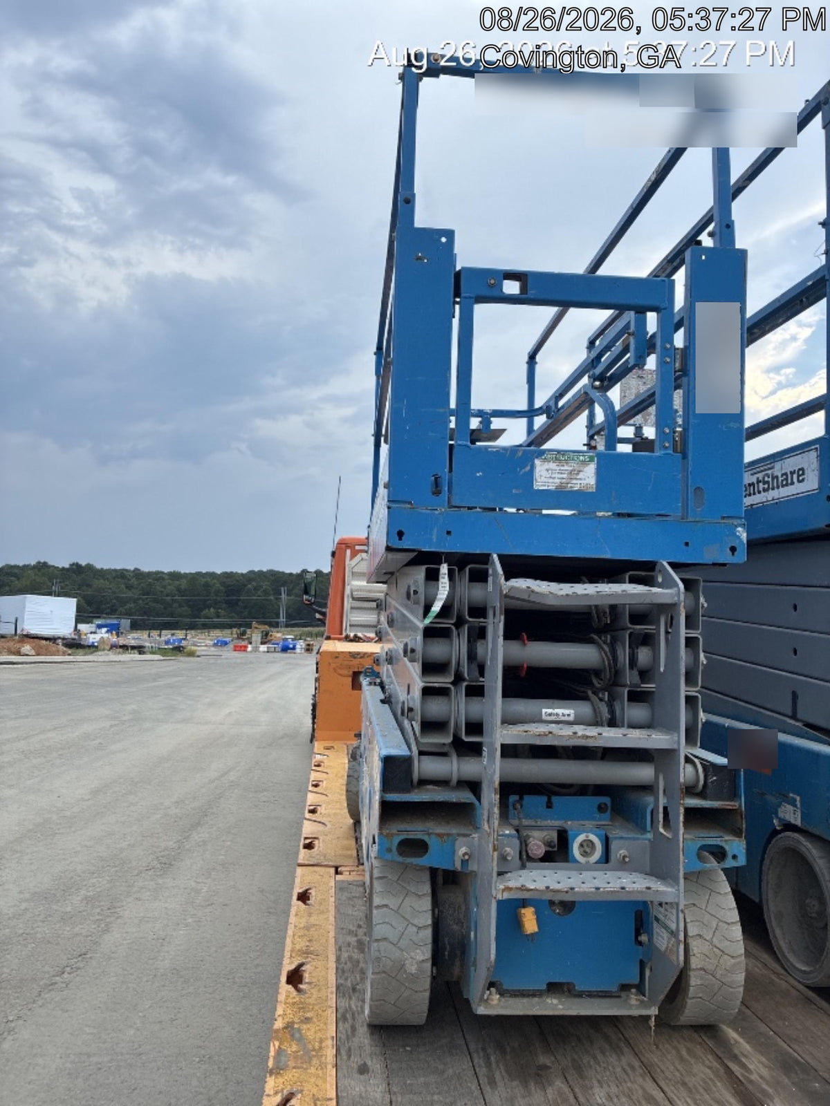 2019 Genie GS-2632 Folding rails with half height swing gate