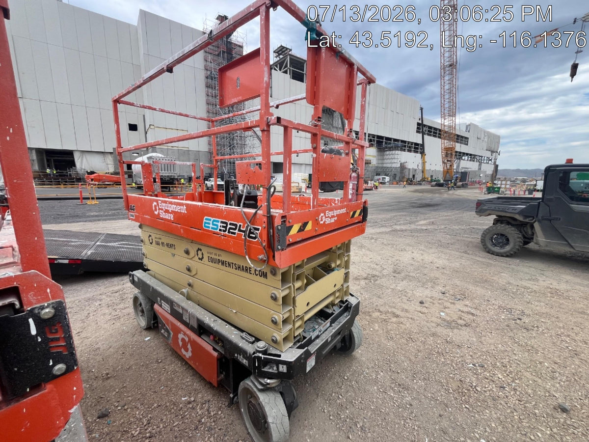 2022 JLG ES3246