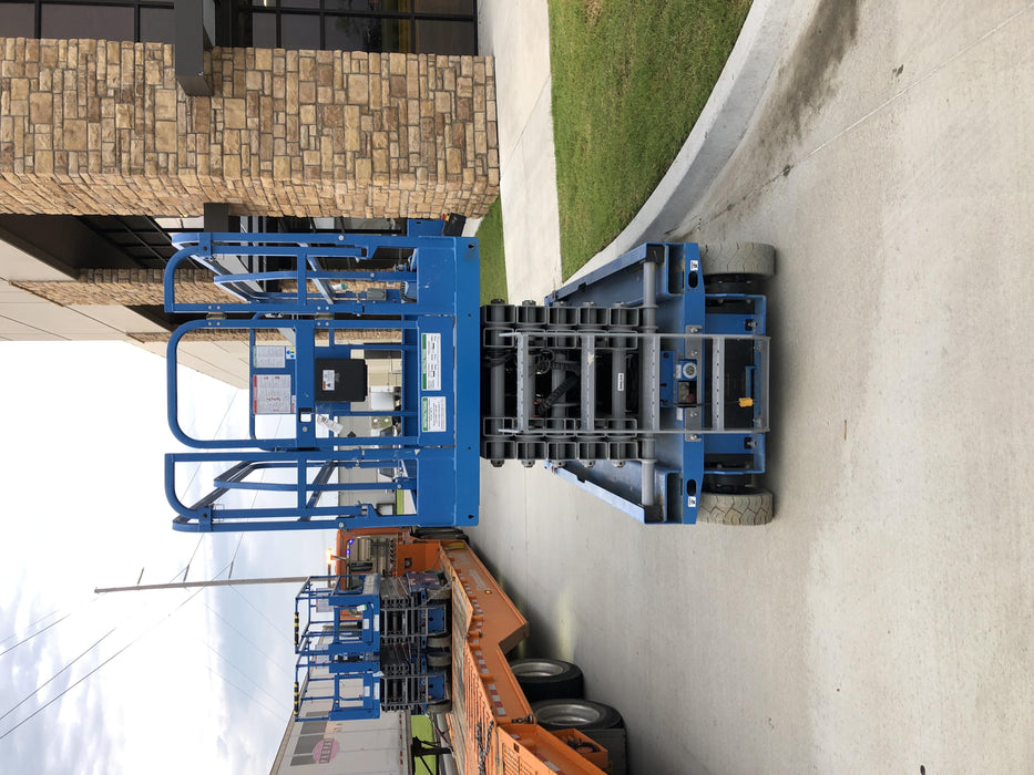 2019 Genie GS-4047 Folding rails with half height swing gate