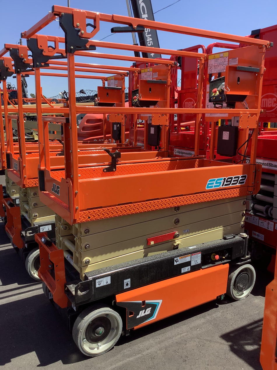 2022 JLG ES1932