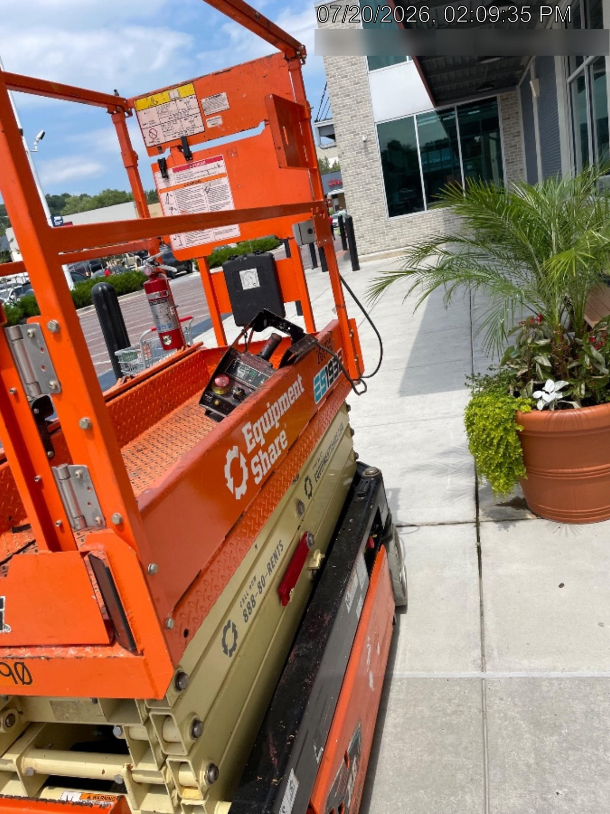 2022 JLG ES1932