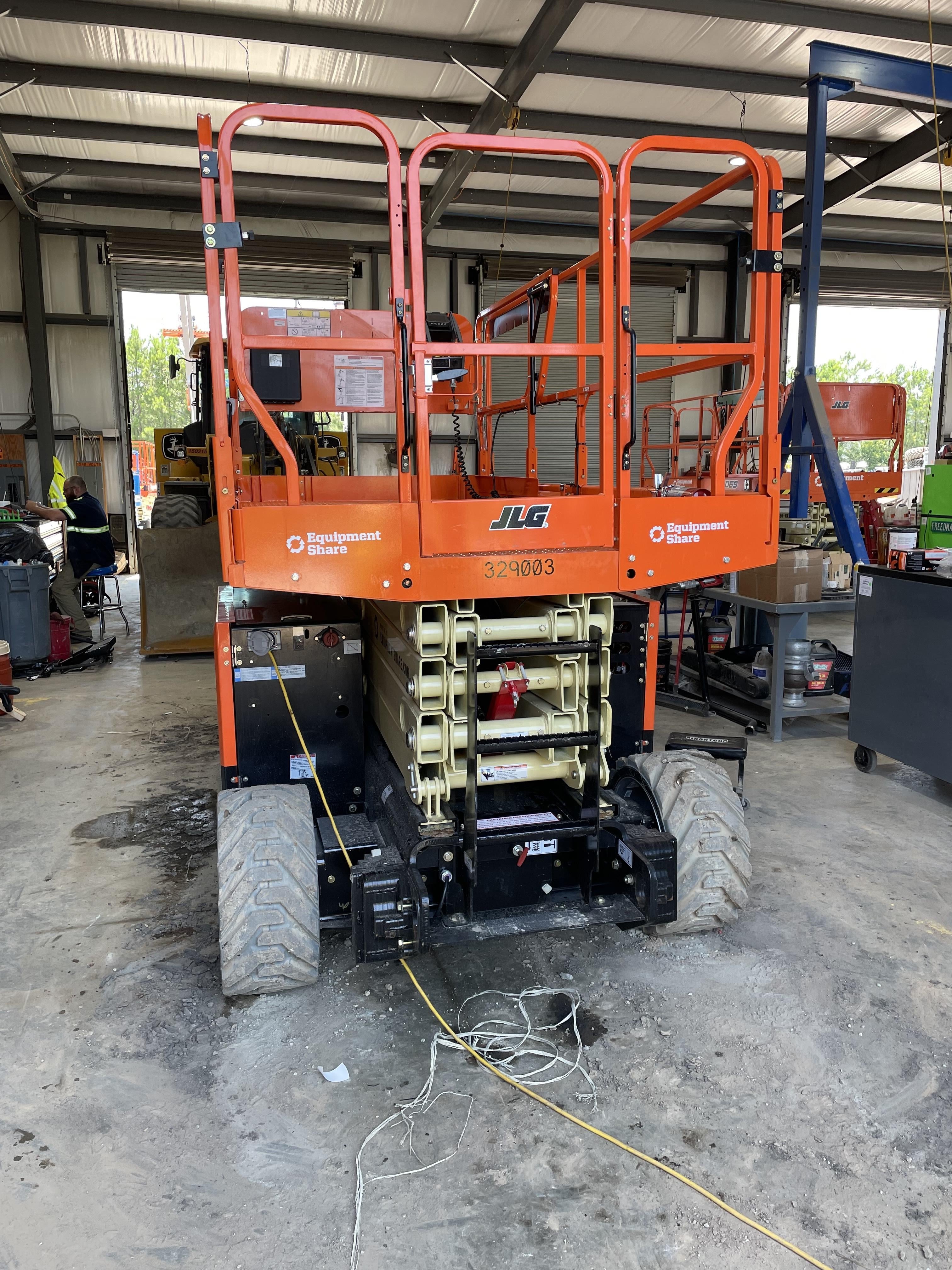 2023 JLG ERT4069