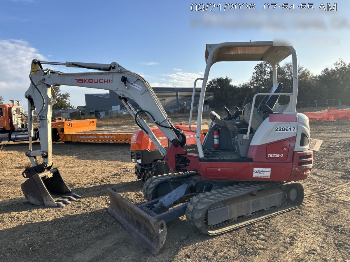 2022 TAKEUCHI TB235-2R