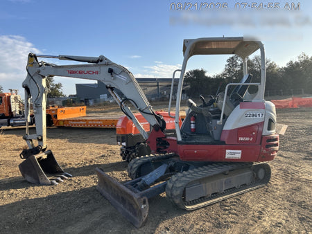 2022 TAKEUCHI TB235-2R