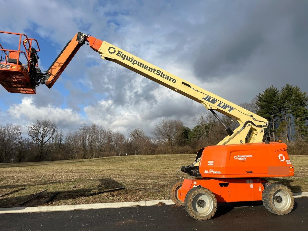 2022 JLG 660SJ