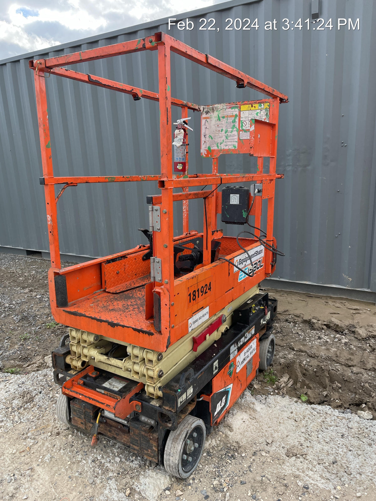 2021 JLG ES1330L