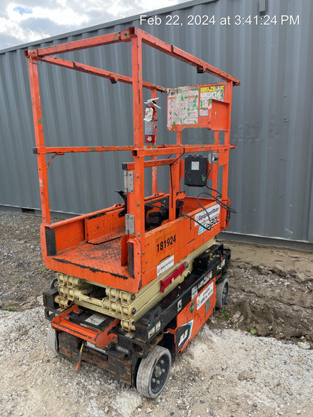 2021 JLG ES1330L