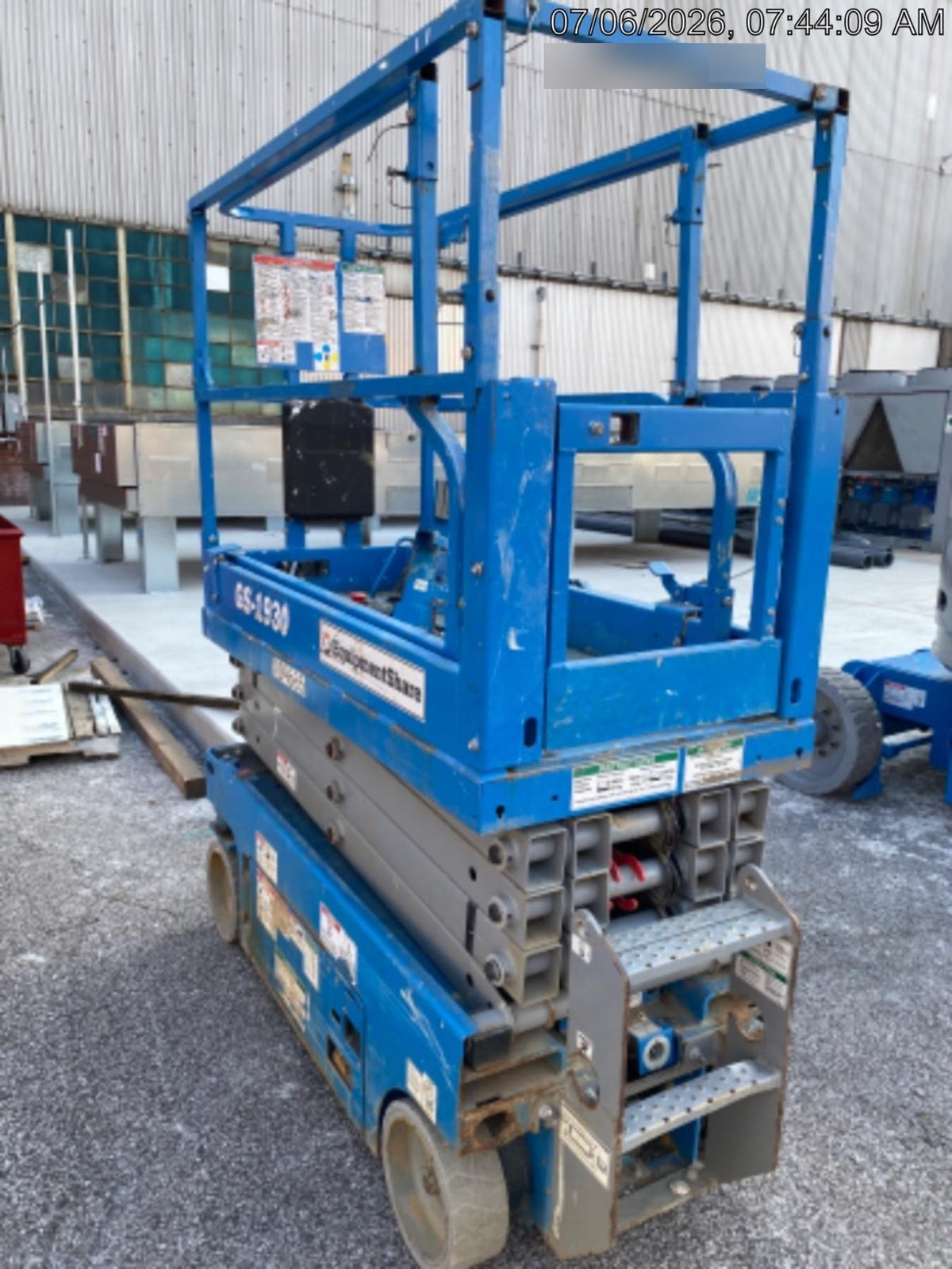 2020 Genie GS-1930 Solid Non Marking Tires, Beacon, Folding rails with half height swing gate, 800W Inverter