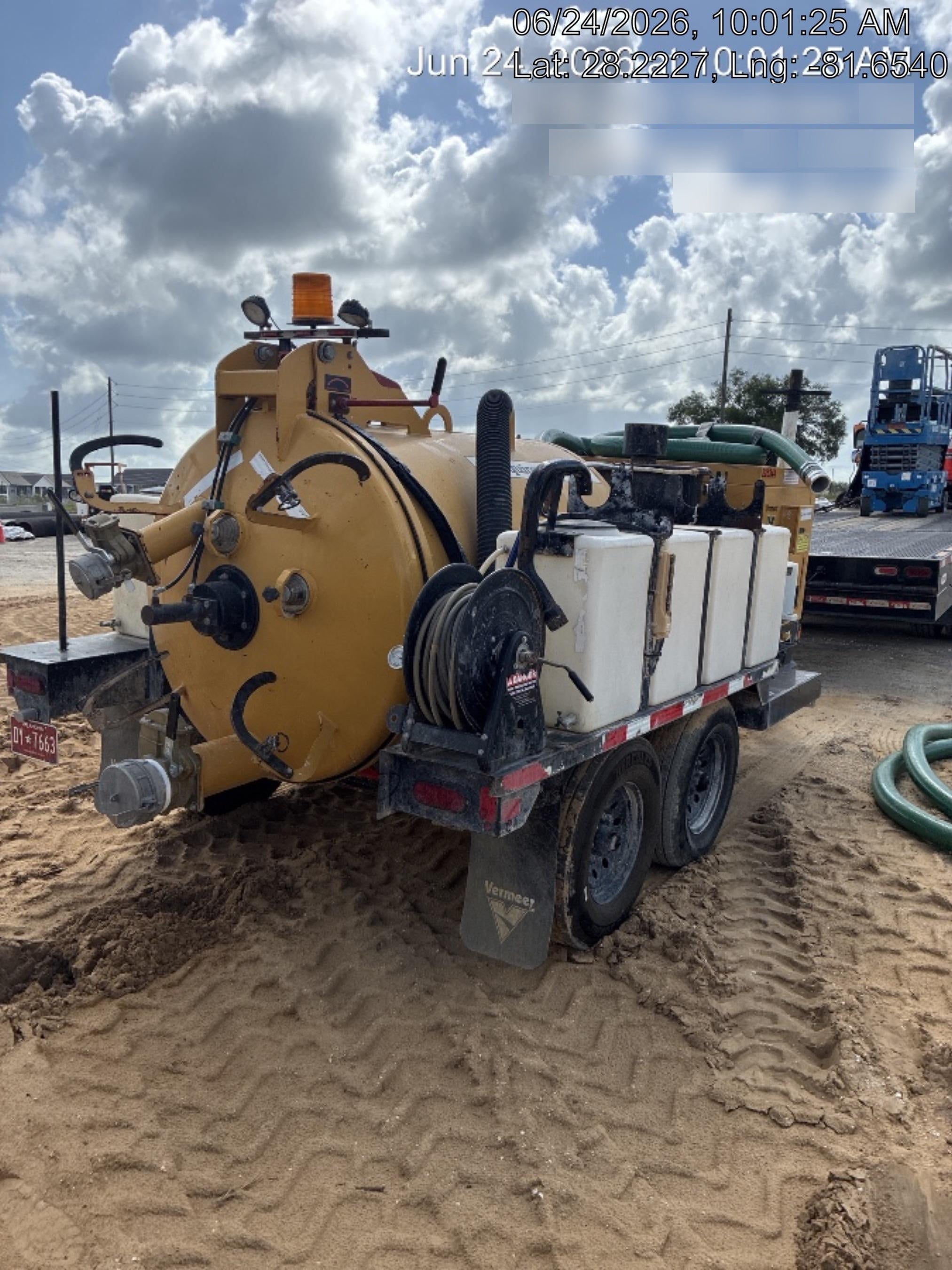 2022 VAC-TRON LP573XDT