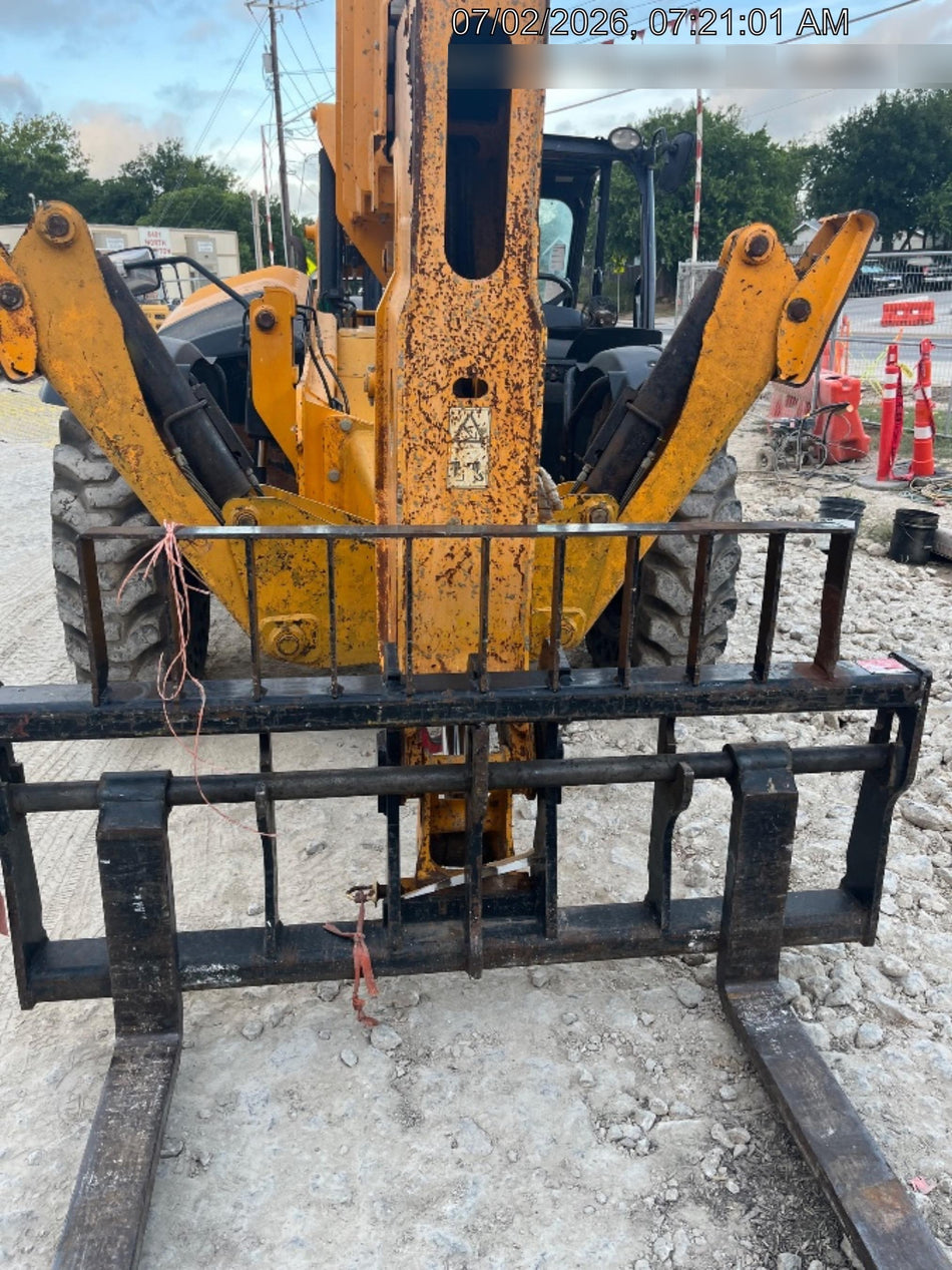 2020 JCB 510-56 Canopy, 74 HP, Solid Tires, STD Worklight, Beacon, Aux Hydraulics, Lifting Eye, Back up Alarm w/66" Carriage/60" Forks