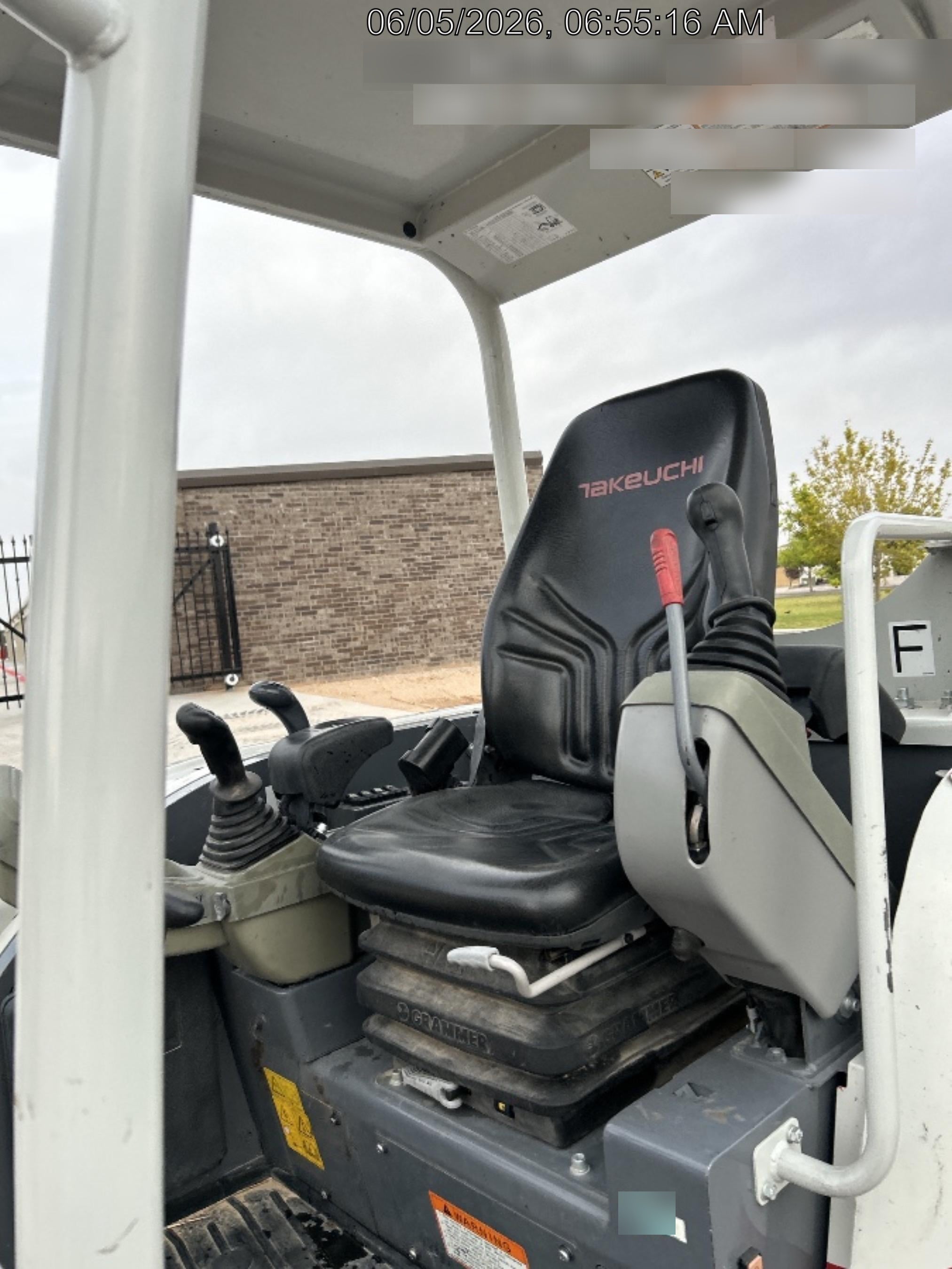 2023 TAKEUCHI TB235-2R