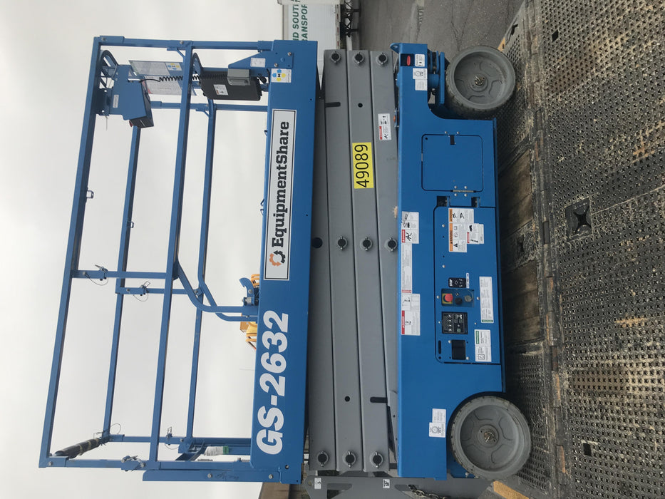 2019 Genie GS-2632 Folding rails with half height swing gate