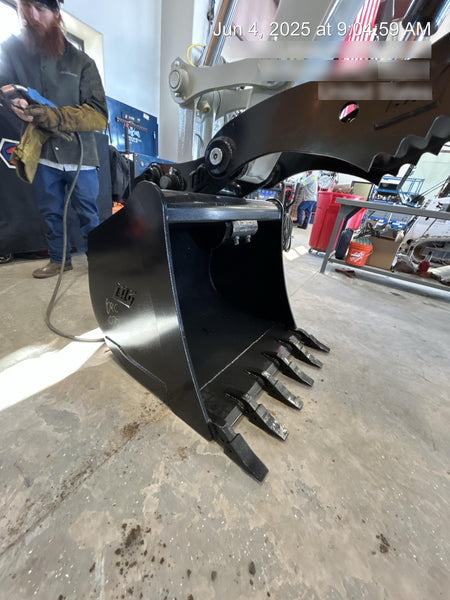2025 TAKEUCHI 36" Bucket - Takeuchi