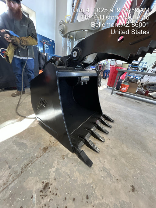 2025 TAKEUCHI 36" Bucket - Takeuchi