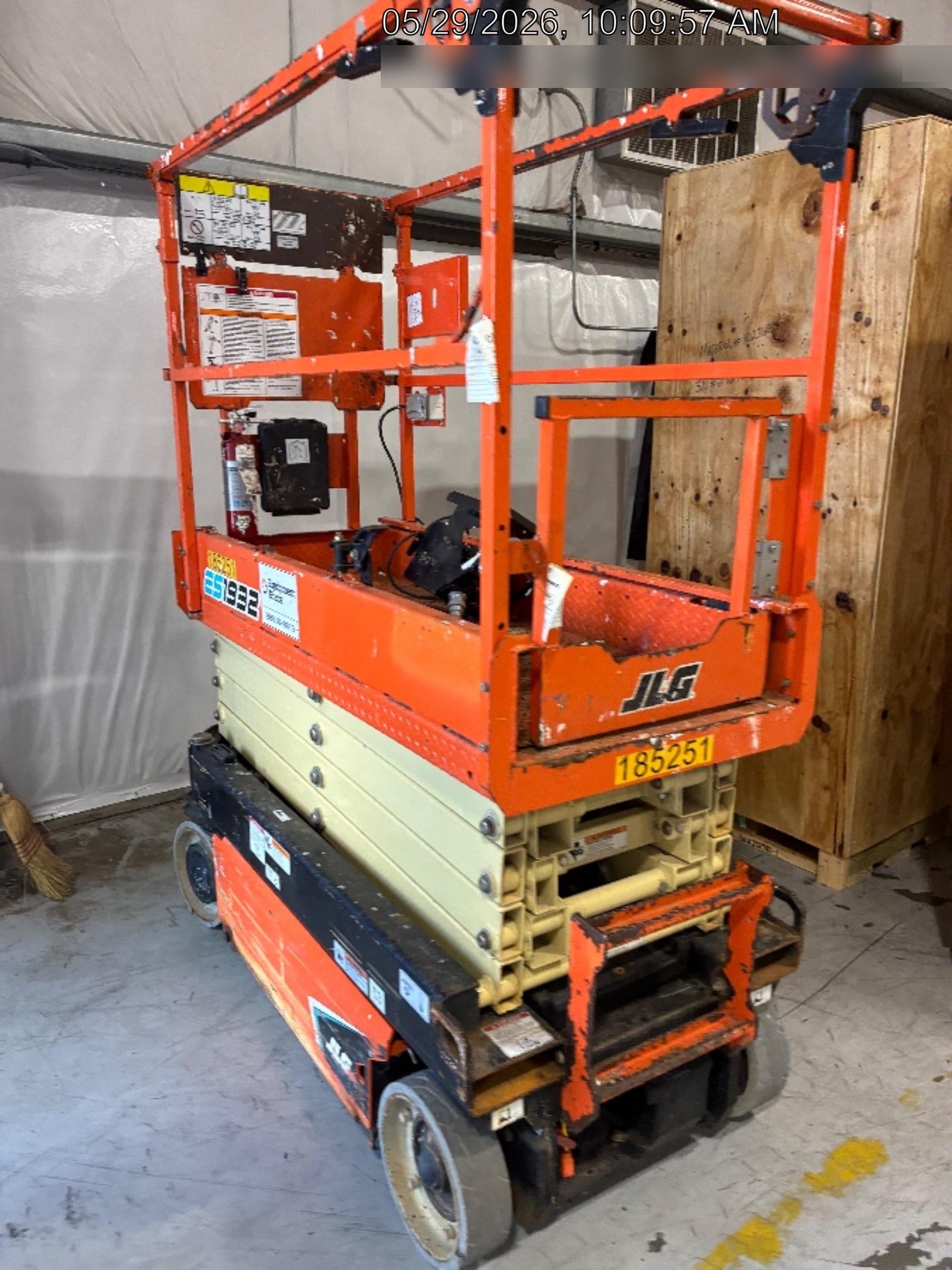 2021 JLG ES1932