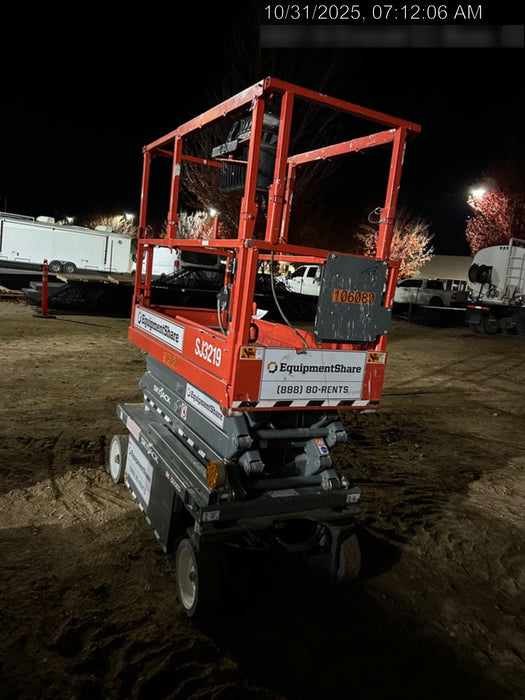 2020 Skyjack SJIII-3219 Solid NM Tires, Half height spring hinged entry gate, Dual Beacons, 800W Inverter