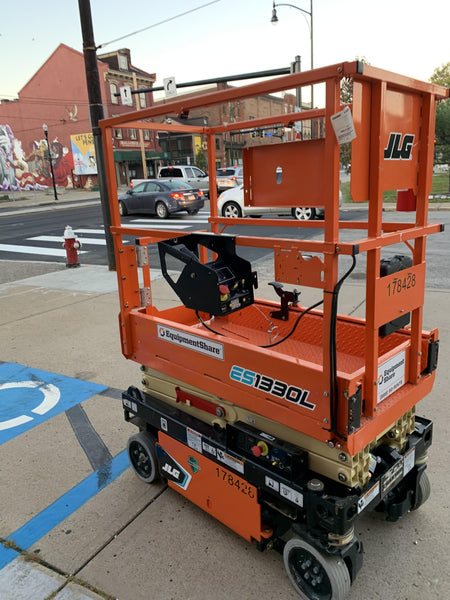 2021 JLG ES1330L