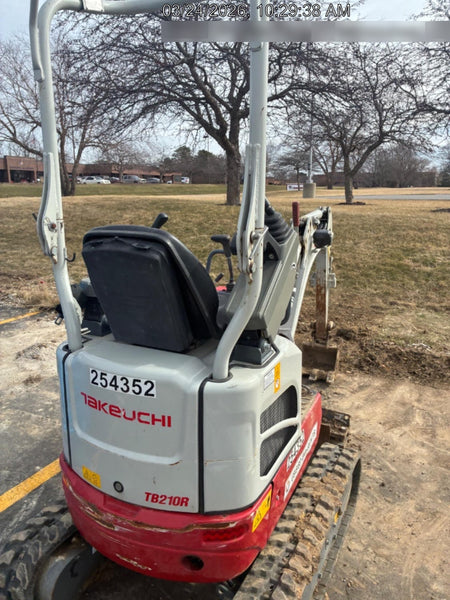 2022 TAKEUCHI TB210R