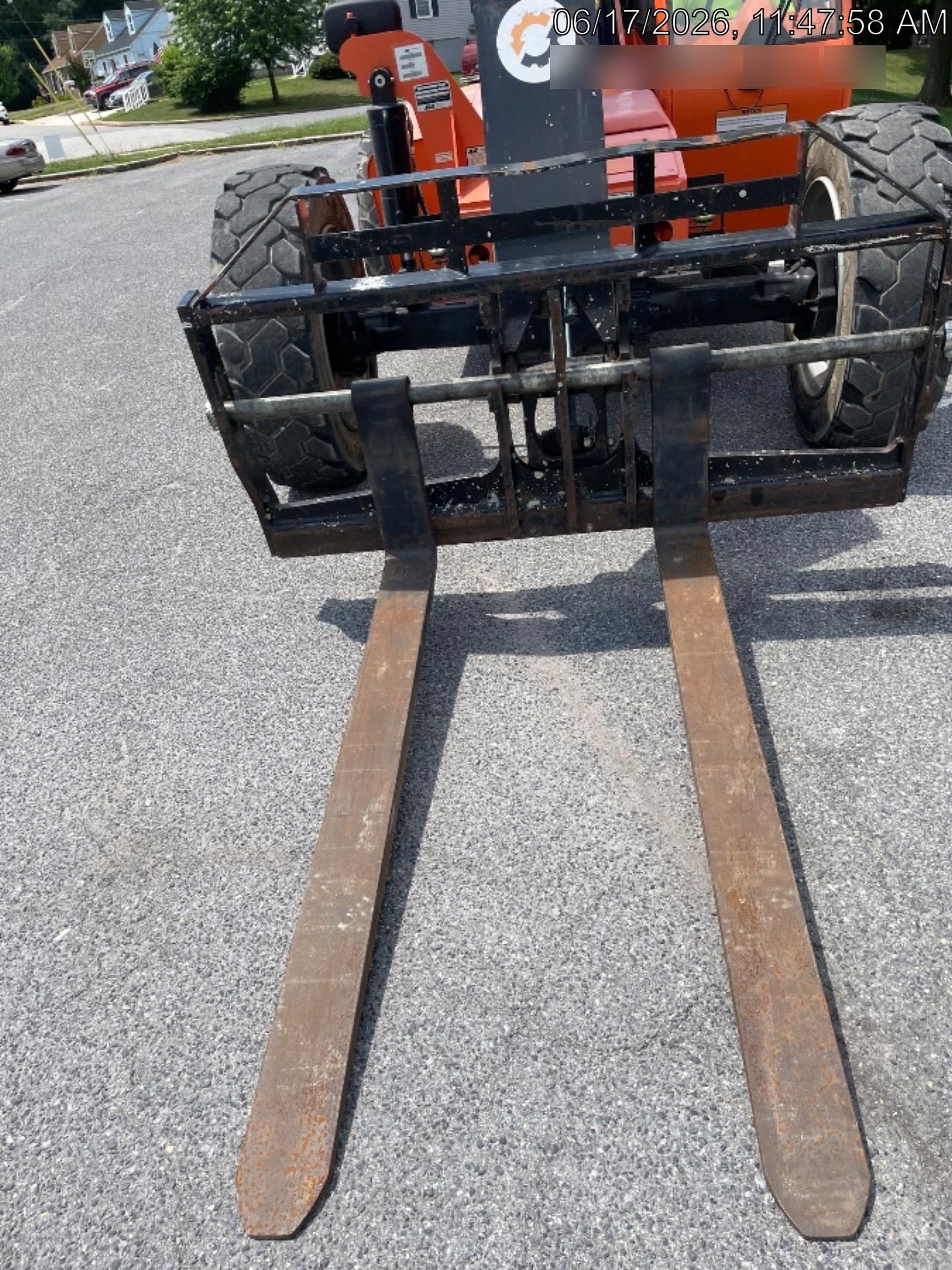 2020 SKYTRAK 8042