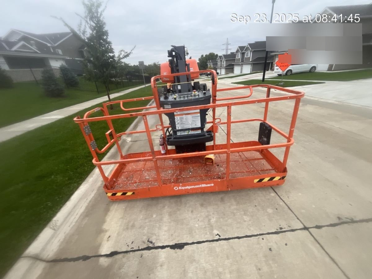 2024 JLG 660SJ