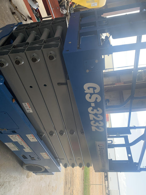 2020 Genie GS-3232 Standard, Folding half height swing gate