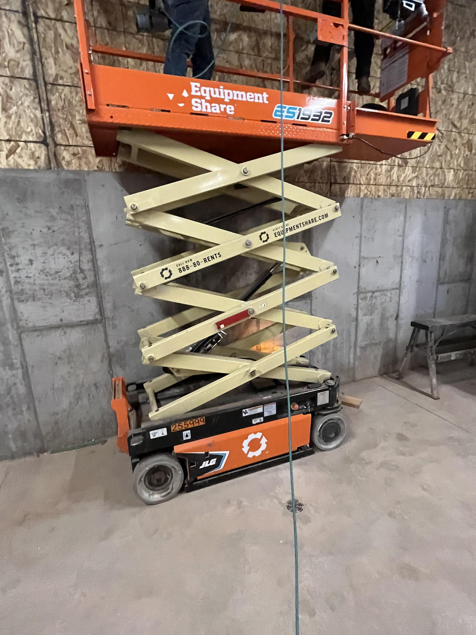 2022 JLG ES1932