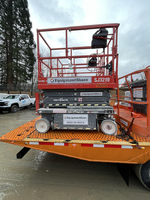 2020 Skyjack SJIII-3219 Solid NM Tires, Half height spring hinged entry gate, Dual Beacons, 800W Inverter