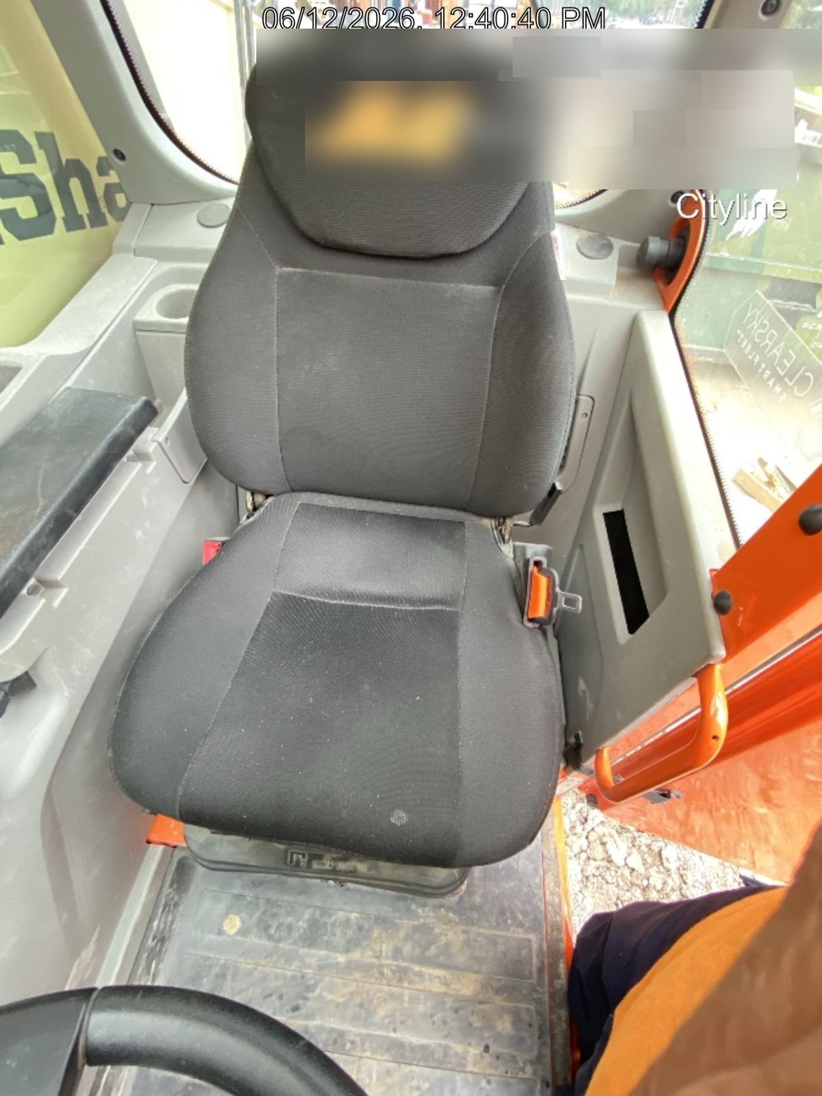 2025 JLG 1075