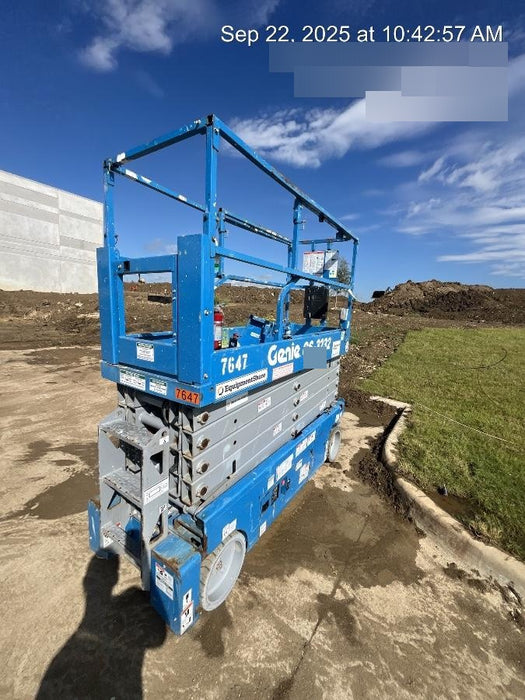 2017 Genie GS-3232 Genie GS3232 Lift w/Folding Rails and Swing Gate