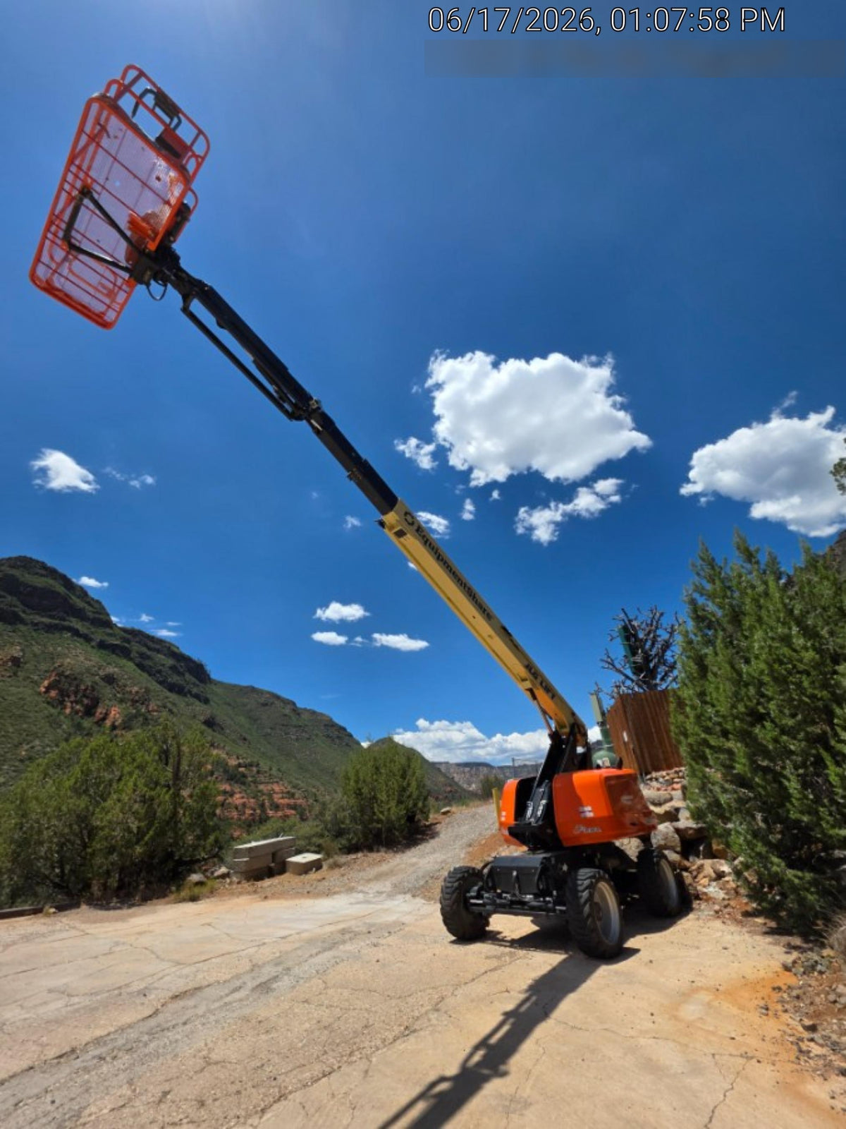 2025 JLG 660SJ