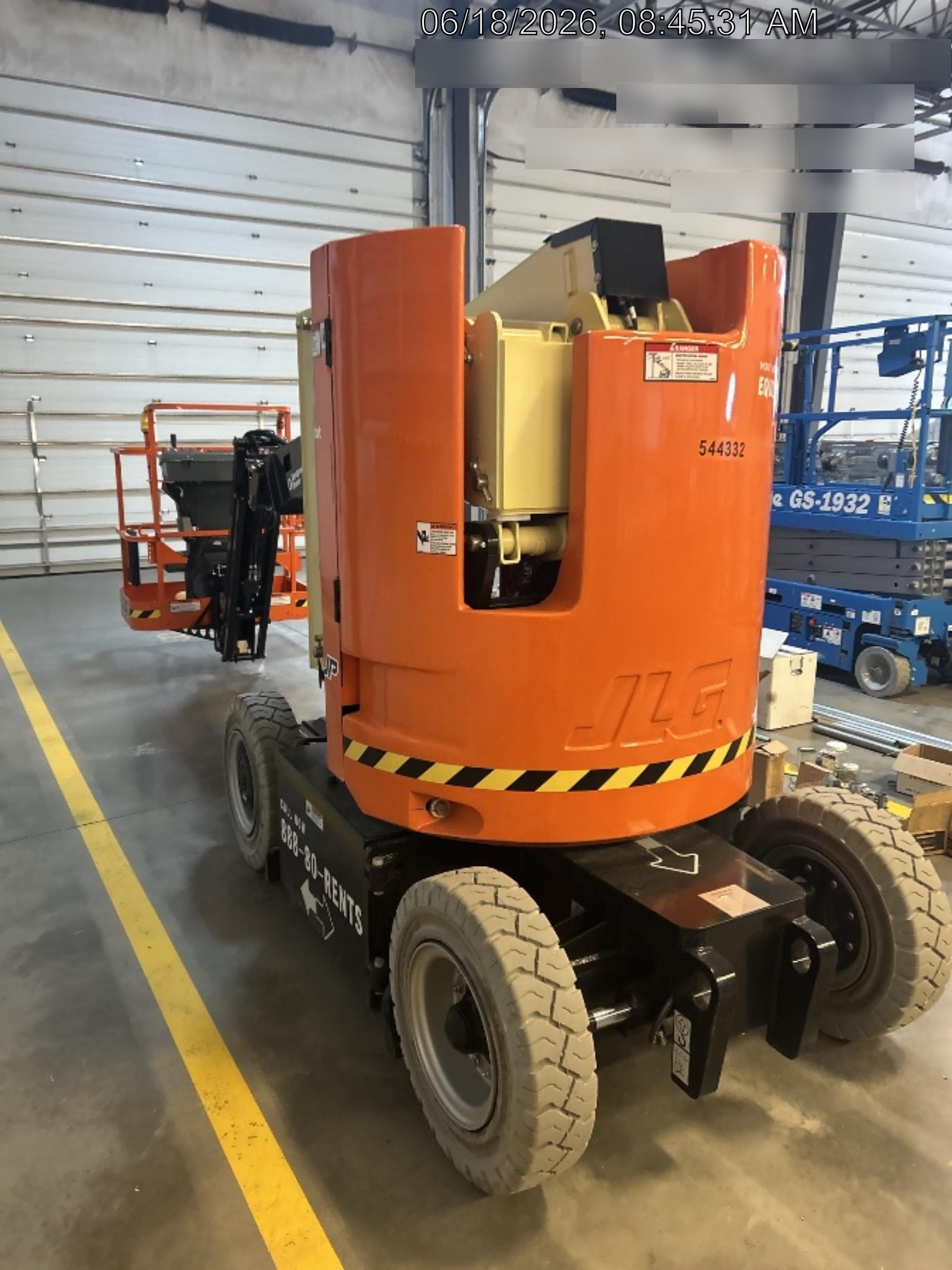 2025 JLG E300AJP