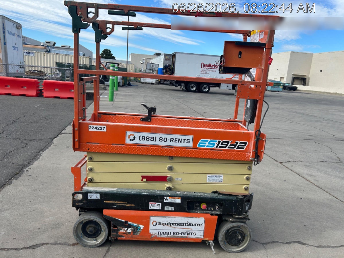 2022 JLG ES1932