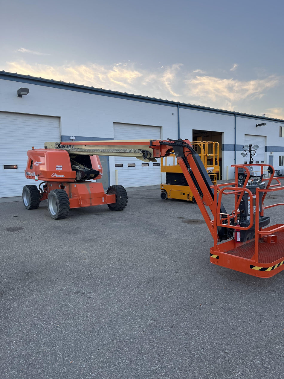2023 JLG 660SJ