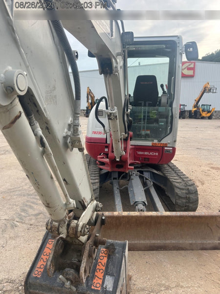 2022 TAKEUCHI TB235-2CR