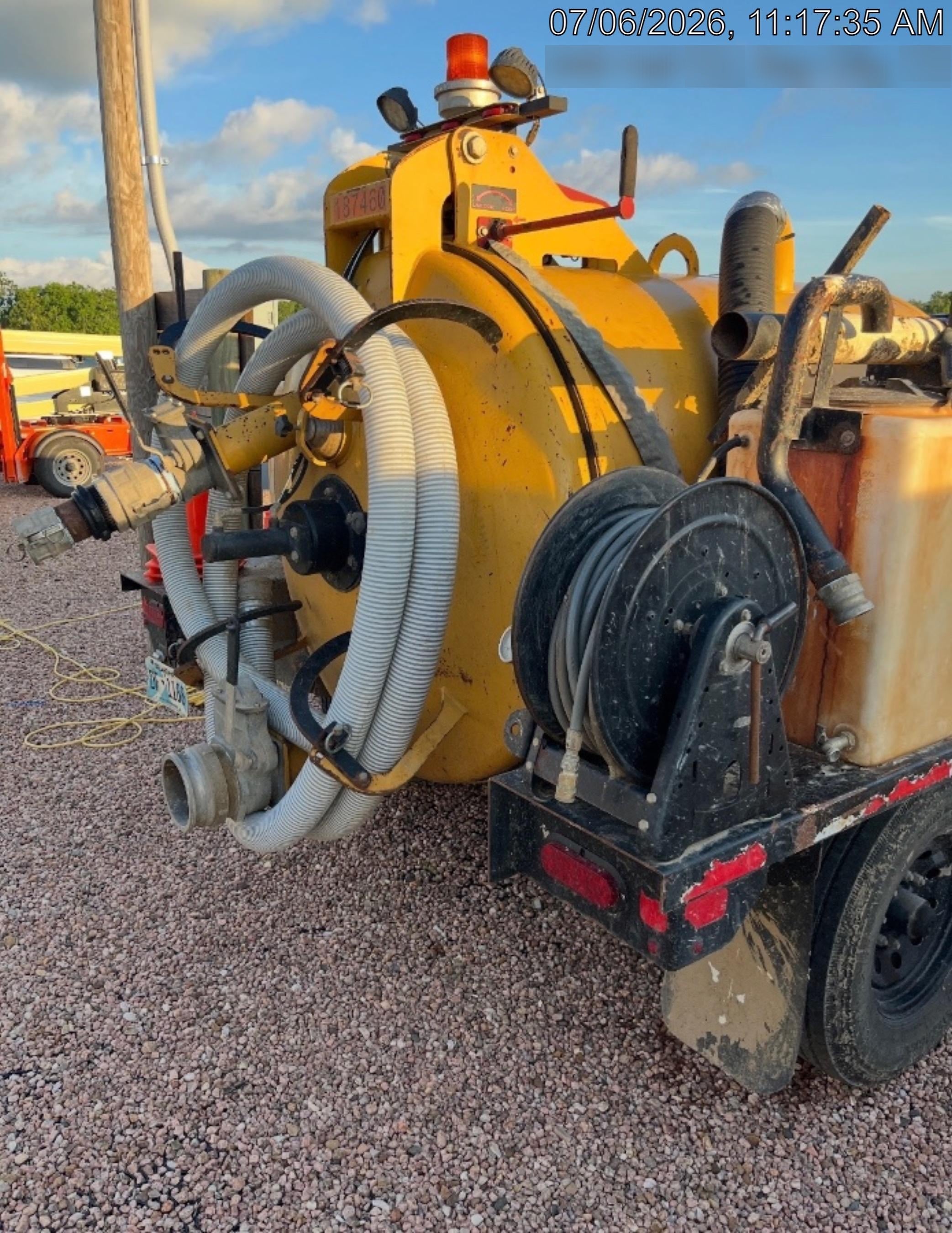 2021 VAC-TRON LP573XDT