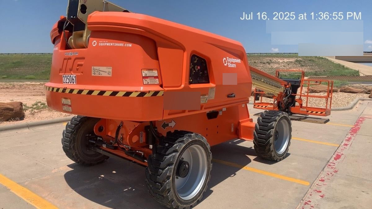 2022 JLG 600S
