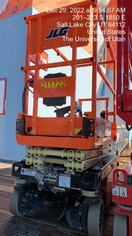 2022 JLG ES1330L