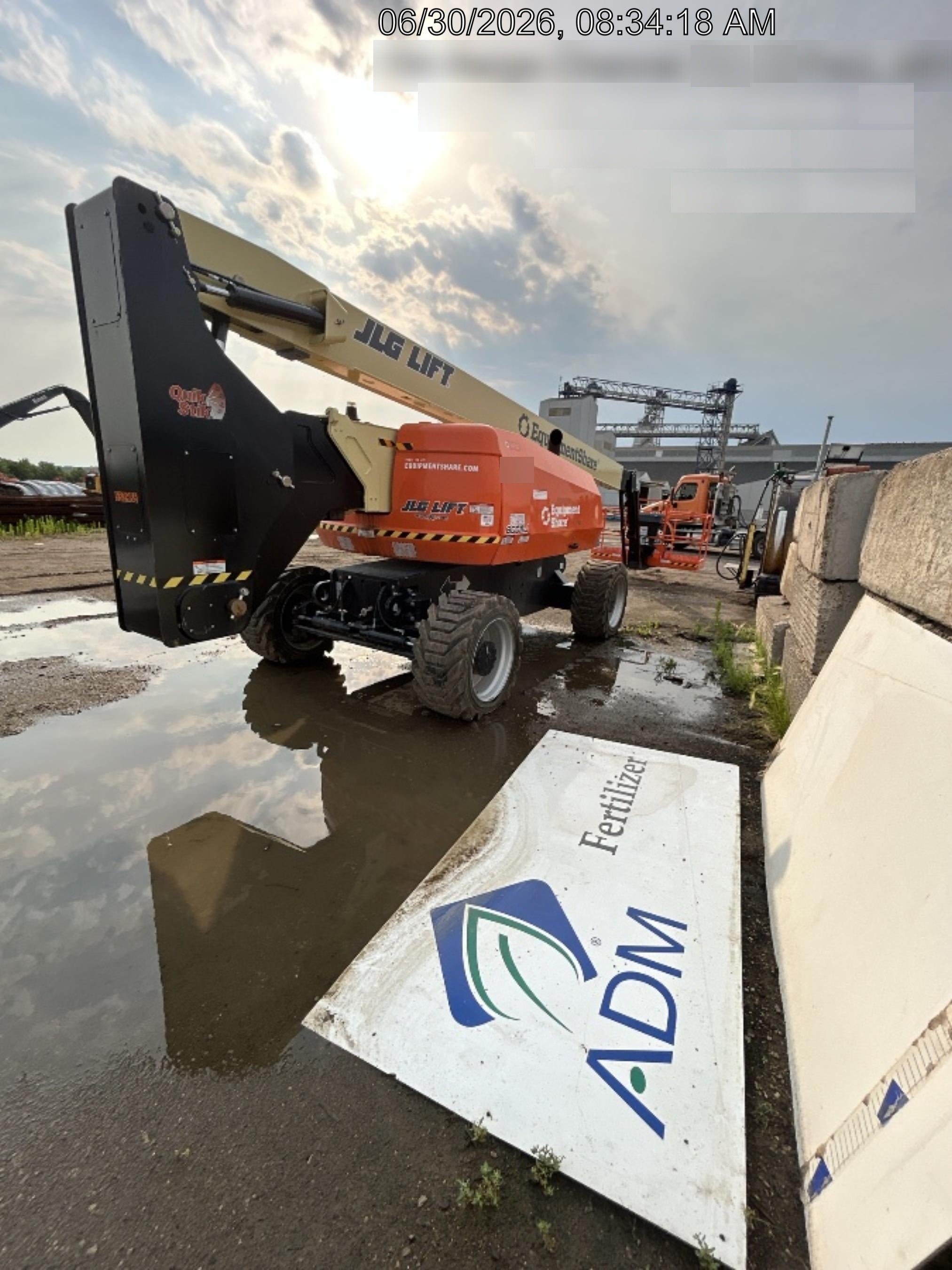 2025 JLG 800AJ