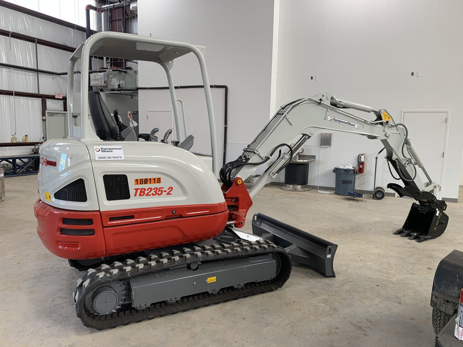 2021 TAKEUCHI TB235-2R