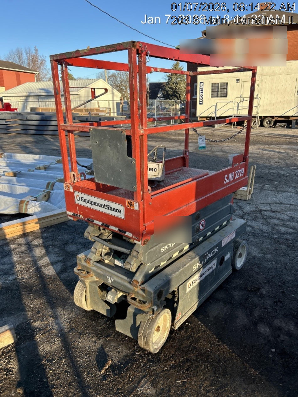 2021 JLG ES1932