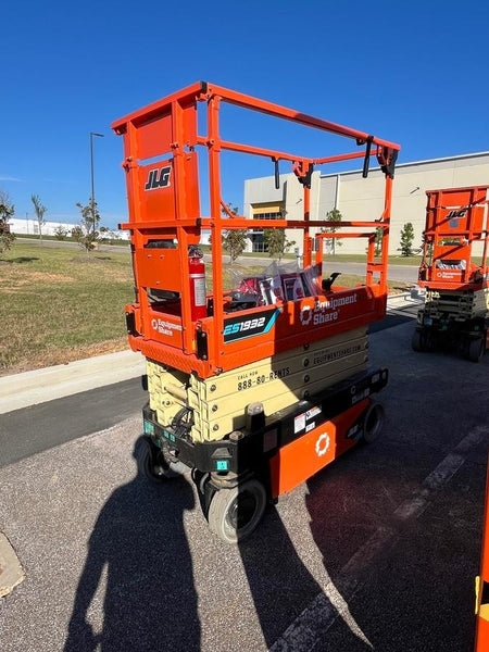 2025 JLG ES1932