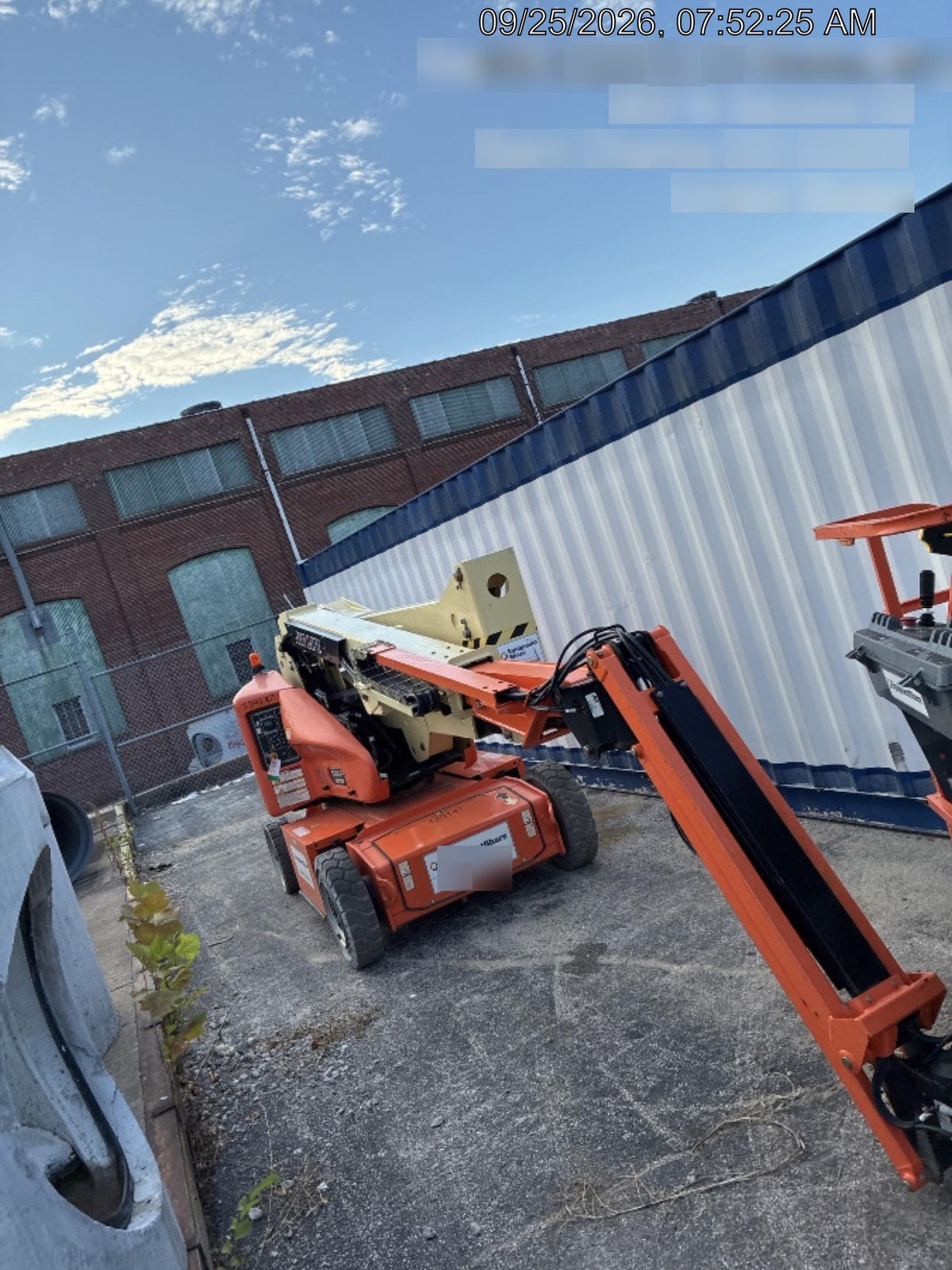 2021 JLG E400AJP Narrow