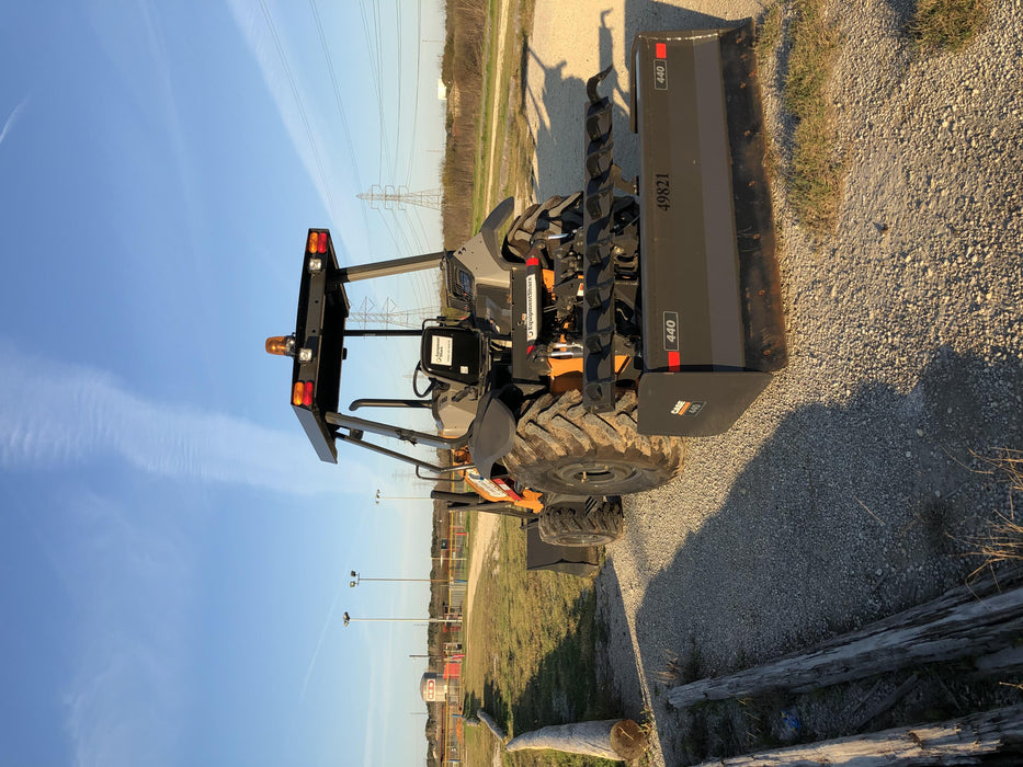 2019 Case 570N EP Canopy, 4WD, GP Front Bucket, Dual Tilt Cylinder, 84" Box Blade w/ Scarifier, Wheel Weights, Beacon