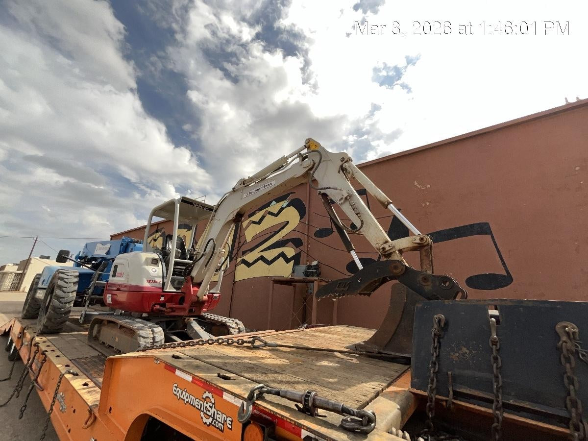2022 TAKEUCHI TB235-2R