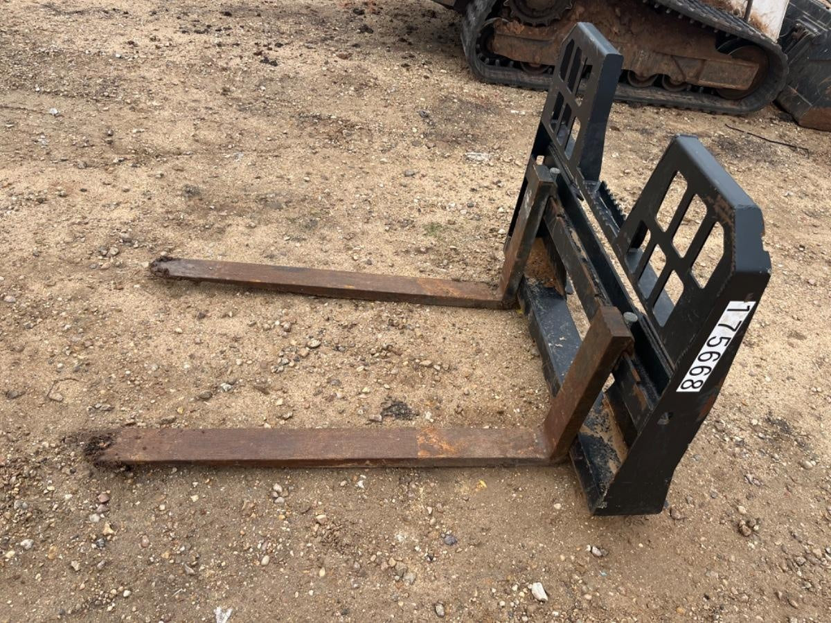 2021 FEMA 48" Pallet Forks - FEMA
